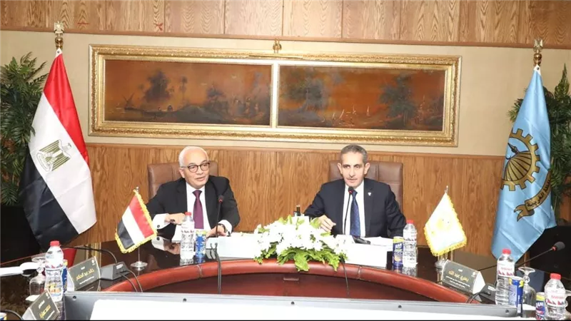 وزير التربية والتعليم ومحافظ الغربية يعقدان اجتماعًا لمتابعة الاستعدادات لامتحانات نهاية العام الدراسي 