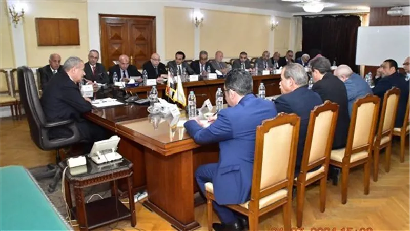 وزير التموين: استلام 750 ألف طن قمح محلى من المزارعين 