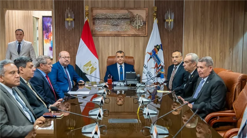 وزير الدولة للإنتاج الحربي يفتتح مركز إدارة الأزمات بالوزارة 