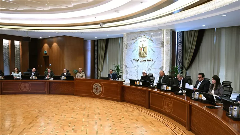 رئيس الوزراء يُهنئ الرئيس السيسي والقوات المُسلحة البواسل والشعب المصري العظيم بمُناسبة الذكرى الثانية والأربعين لعيد تحرير سيناء
