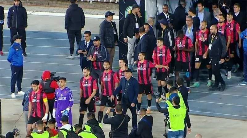 منافس الزمالك.. اتحاد العاصمة يصل الملعب ويرفض لعب مباراة نهضة بركان