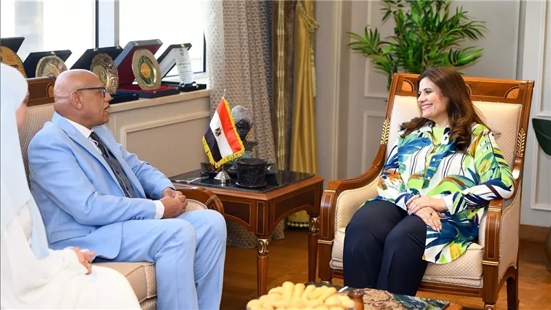 وزيرة الهجرة تستقبل أحد أعضاء الجالية المصرية في بولندا لبحث سبل تذليل التحديات التي تواجه المصريون هناك