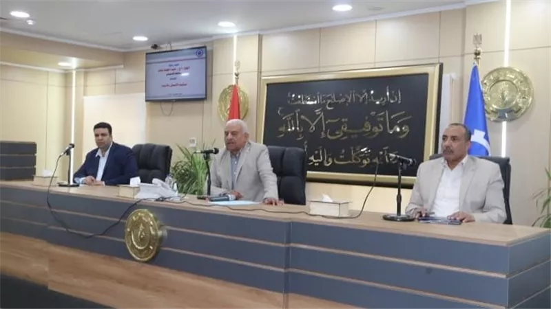 محافظ السويس يناقش تنفيذ قانون التصالح الجديد في مخالفات البناء