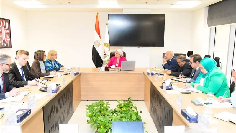 وزيرة البيئة تبحث مع وفد الآتحاد الأوروبي تطوير السياسات المحفزة للاقتصاد الأخضر