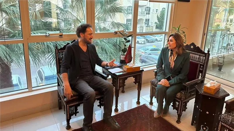 وزيرة الثقافة في زيارة لبيت العود العربي في أبو ظبي لتعزيز التعاون