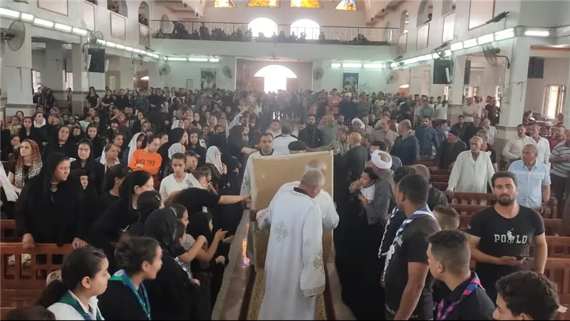 كنائس إيبارشية السويس تحتشد بالمصلين للمشاركة في صلاة الجمعة العظيمة