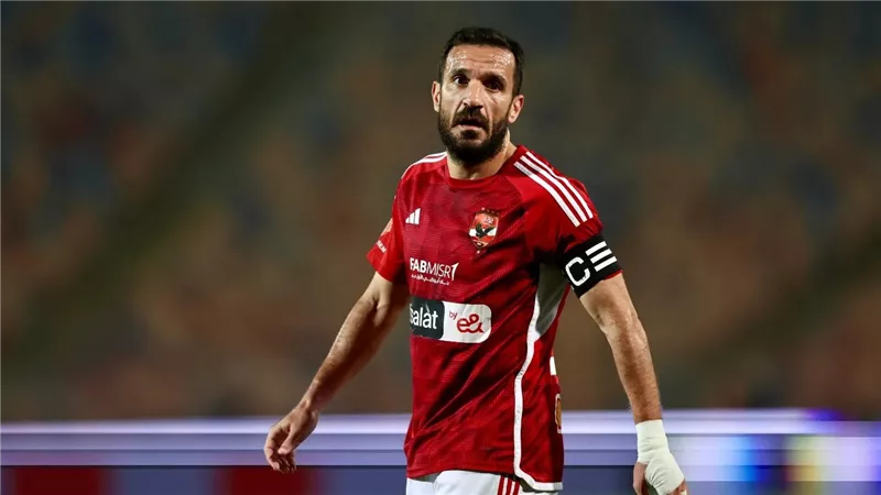 الحلم تحقق.. علي معلول يرتدي شارة قيادة الأهلي بعد 8 سنوات