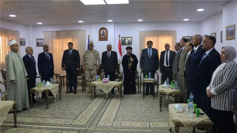 قادة السويس يهنئون أقباط المحافظة بعيد القيامة