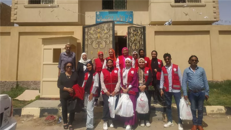 الهلال الأحمر بالسويس ينظم زيارة إلي دار فتيات أنس بن مالك