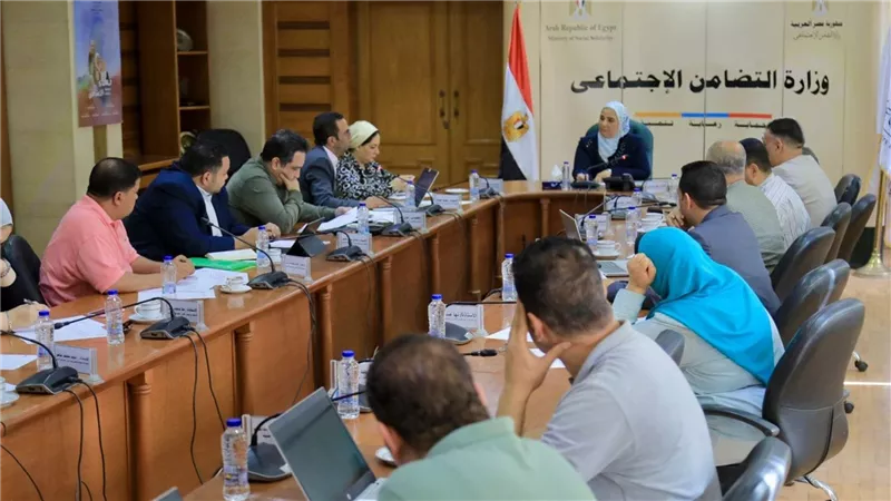 وزيرة التضامن تترأس الاجتماع الأول للجنة إسكان الأبناء  خريجي دور الأيتام فى تشكيلها الجديد