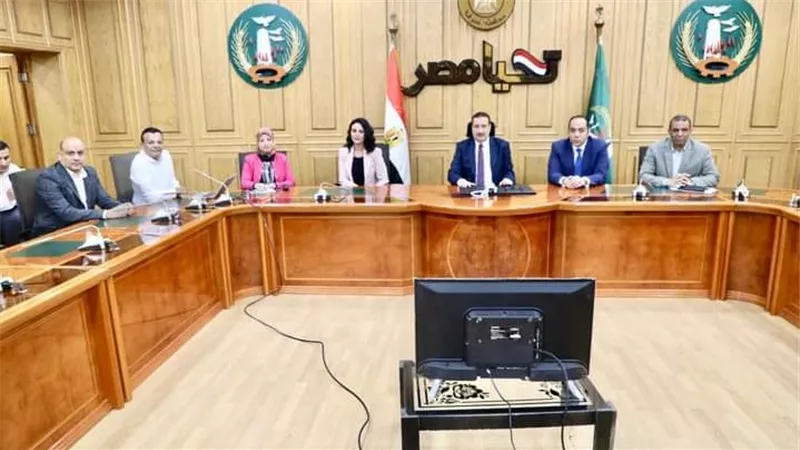  وفد سيرلانكى بالمنوفية لبحث إقامة مشروعات استثمارية  بالمنطقة الصناعية بقويسنا