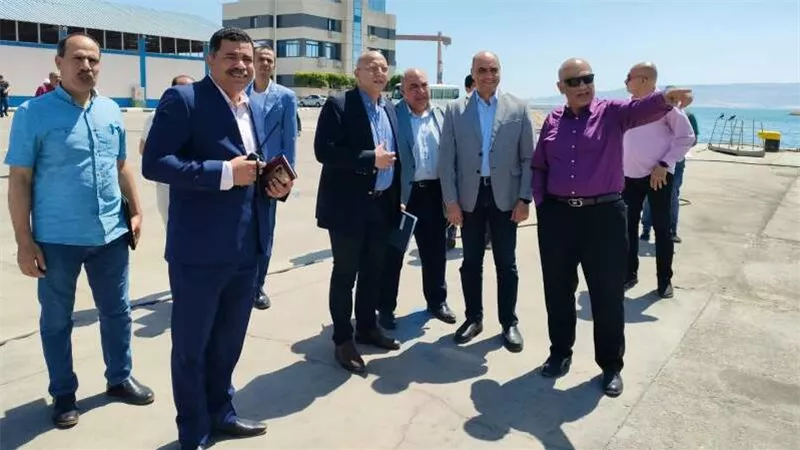 البحر الأحمر تنفذ مناورة  حريق على أحدى الوحدات البحرية بماني السويس