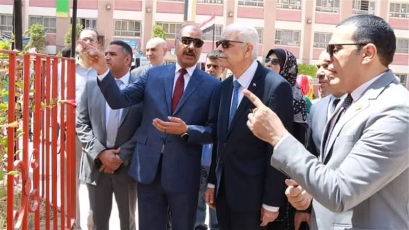 رئيس جامعة المنوفية يتفقد مدرسة بشبين الكوم كنموذج لمبادرة مدرسة صديقة للبيئة 