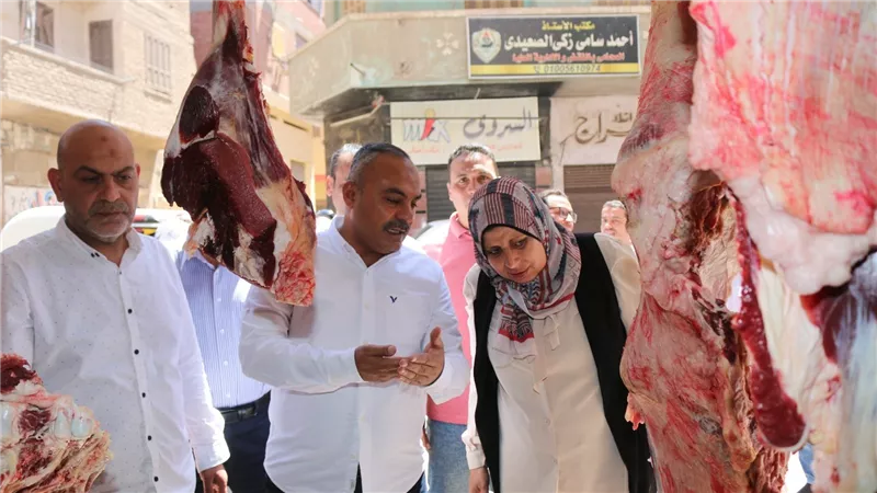 ضبط محل جزارة لاستخدامه خبز مدعم بالمخالفة بشبين الكوم