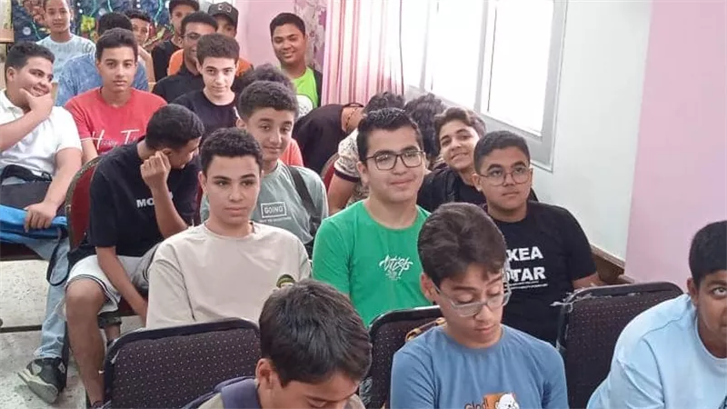 تعليم السويس تواصل تنفيذ محاضرات الدعم المدرسي لطلاب الإعدادية بالمجان