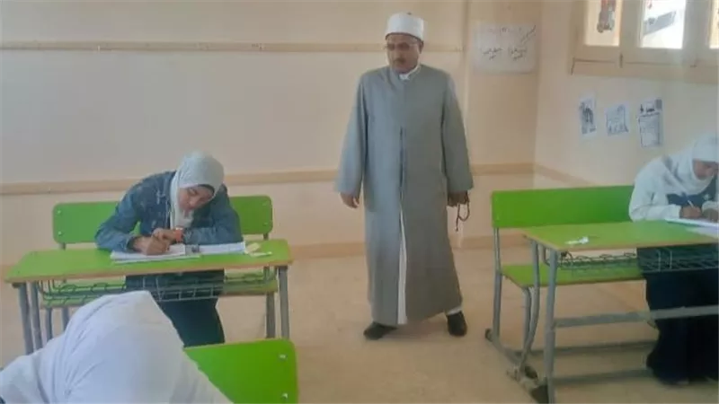 رئيس الأزهر بالسويس يتابع اليوم الأخير لإمتحانات النقل للمرحلة
