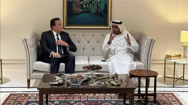 وزير الصحة يبحث مع رئيس دائرة الصحة بـ«أبوظبي» التعاون في الجينوم البشري وتشخيص أمراض القلب «عن بُعد»