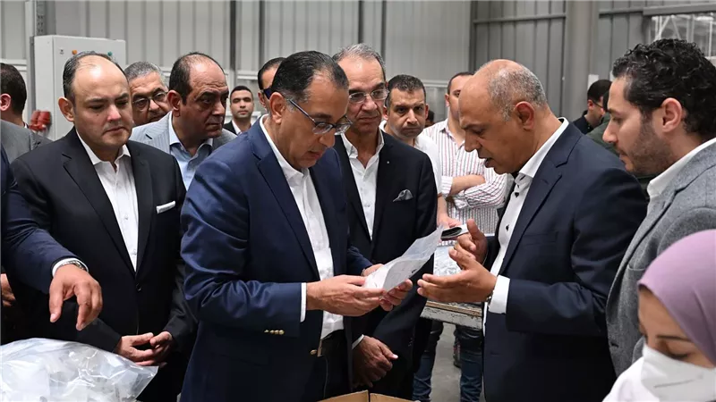 مدبولي يتفقد مصنع شركة 