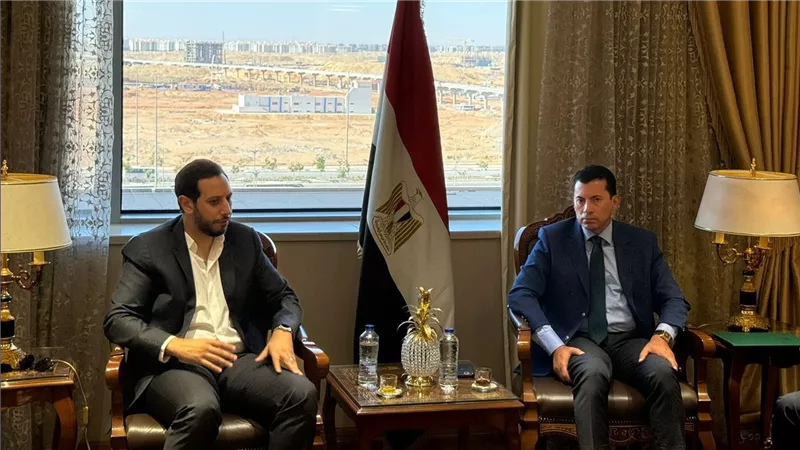 وزير الشباب والرياضة يبحث مع مسئولي وكالة سيارات بيرل ارت الإيطالية سبل التعاون المشترك لدعم رياضة السيارات في مصر