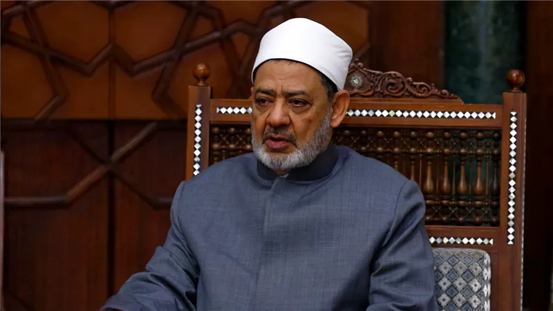 شيخ الأزهر يتسلم دعوة رسمية من رئيس أذربيجان لحضور قمة المناخ COP29