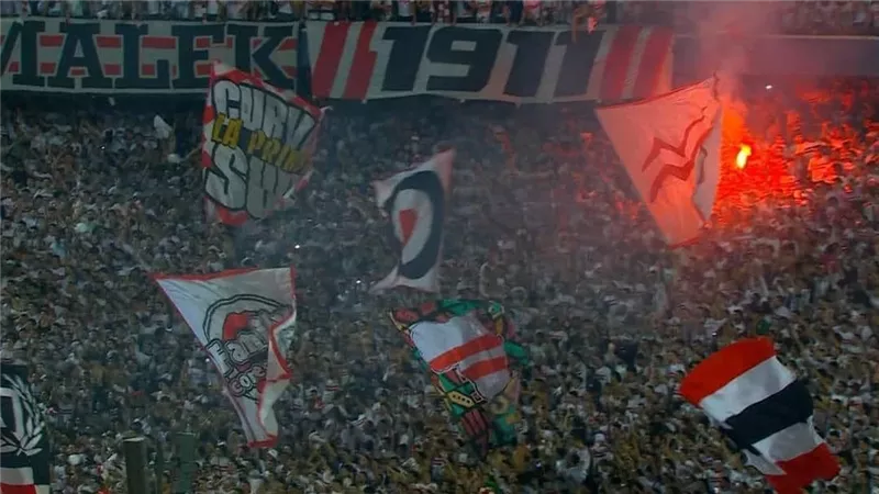 الأهلى يهنئ الزمالك بالتتويج بلقب كأس الكونفدرالية الأفريقية