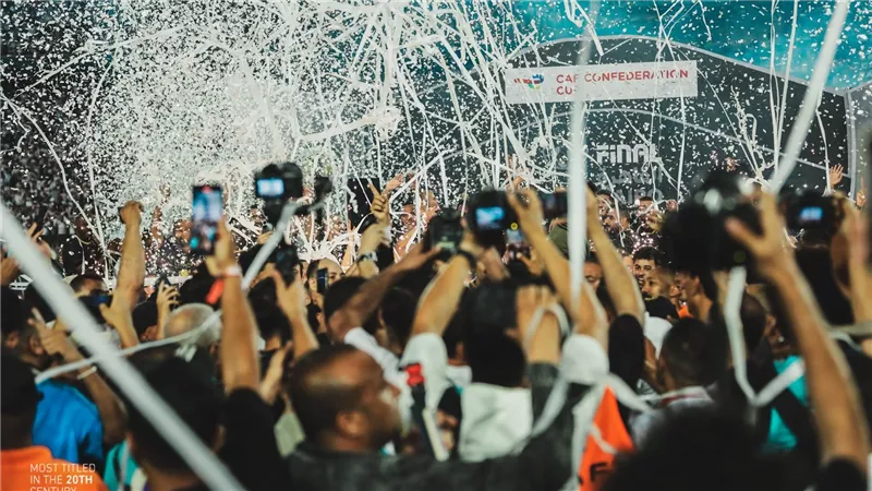 بسبب ماحدث في نهائي الكونفدرالية.. كاف يتخذ قرار صارم ضد الزمالك