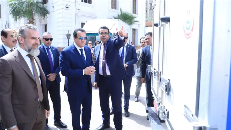 وزير الصحة يشهد تسلم 22 سيارة نفايات طبية خطرة