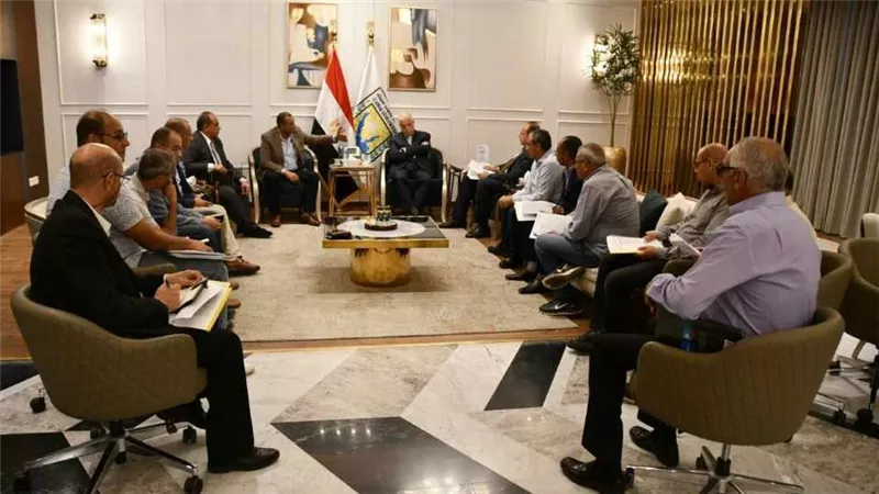 محافظ جنوب سيناء ورئيس مواني البحر الاحمر يناقشان أعمال التطوير بالمواني