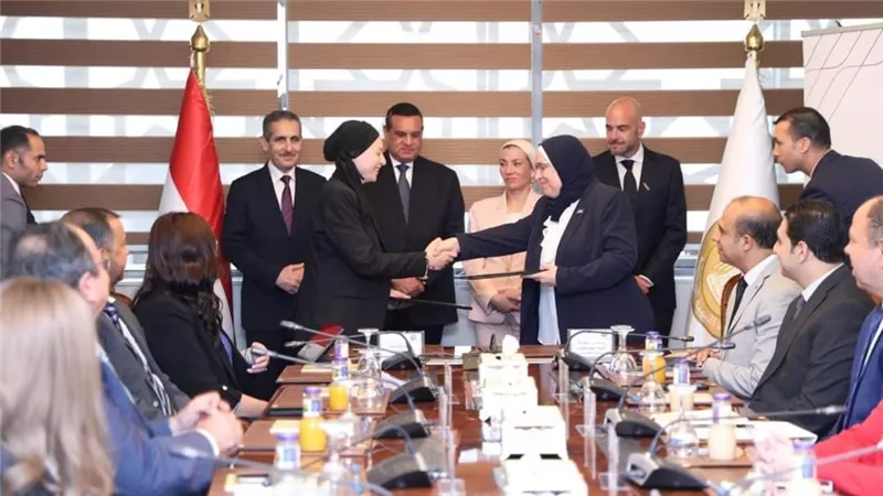 وزيرا التنمية المحلية والبيئة ومحافظ الغربية يشهدون توقيع عقد إدارة وتشغيل مصنع تدوير ومعالجة المخلفات بالمحلة الكبرى