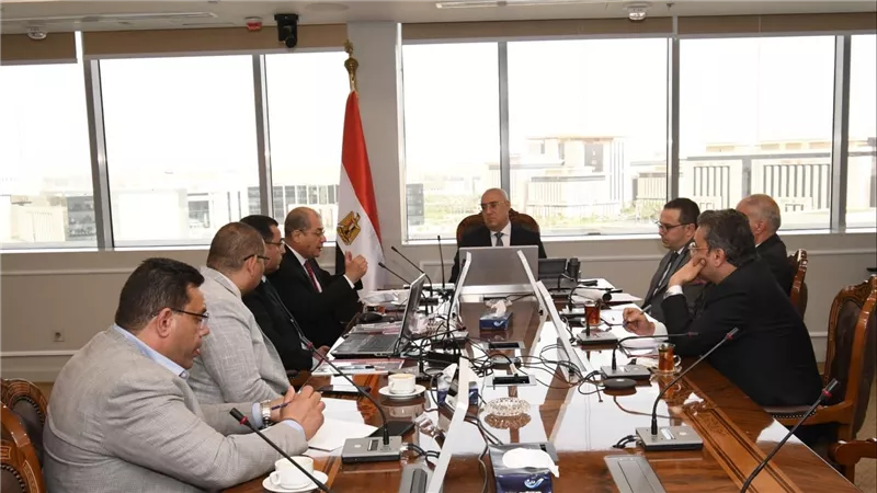 وزير الإسكان يتابع سير العمل بهيئة المجتمعات العمرانية وأجهزة المدن الجديدة