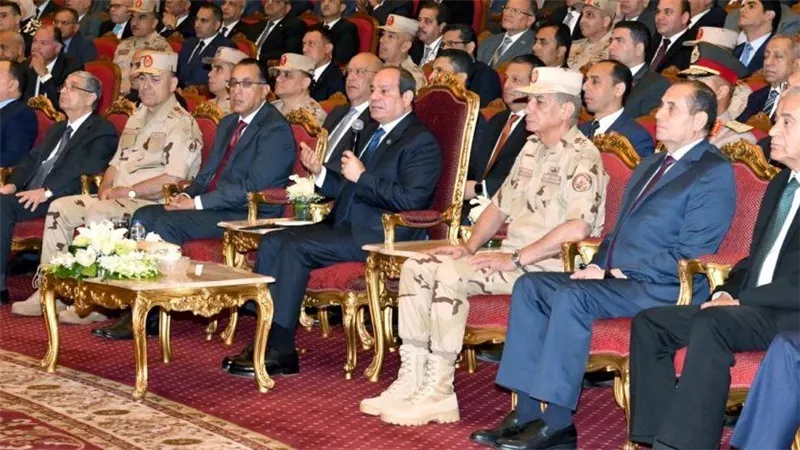 الرئيس السيسي: رغيف العيش أبو 5 قروش يكلف الدولة جنيه وربع.. ويوجه بتنظيم رحلات للإعلام والشباب لرؤية مشروع توشكى