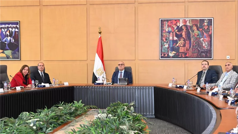 وزير الإسكان يتابع موقف تنفيذ وحدات المبادرة الرئاسية 