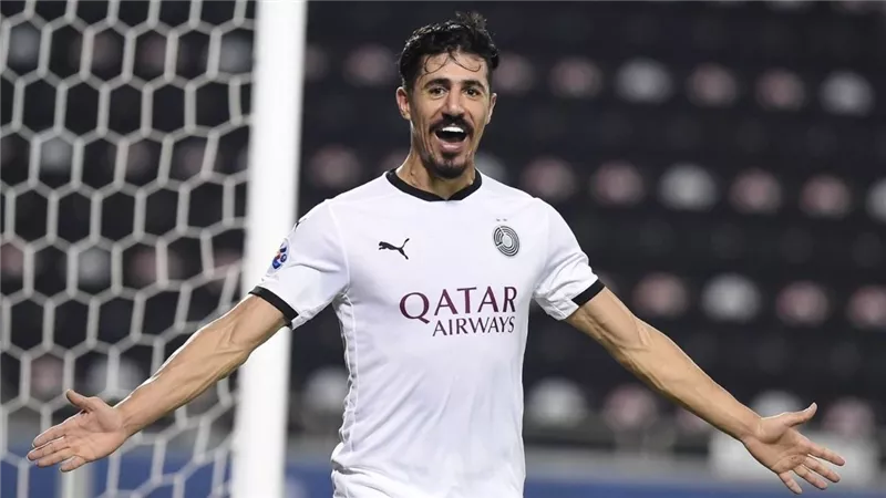 قبل مونديال الأندية.. بغداد بونجاح يثير الجدل داخل الأهلي