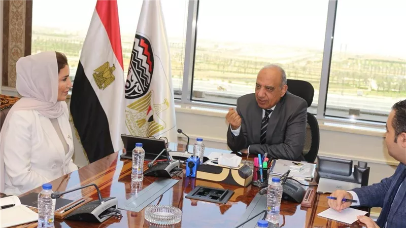وزير قطاع الأعمال يستقبل وفدًا من غرفة تجارة وصناعة سلطنة عمان لبحث تعزيز التعاون الاستثماري والتجاري 