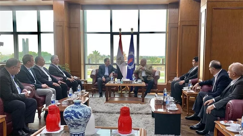 محافظ السويس يستقبل وزير البترول بديوان عام المحافظة