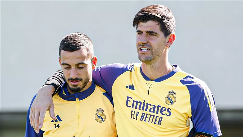 كورتوا حارسا.. ثلاثي هجومي يقود تشكيل ريال مدريد أمام دورتموند