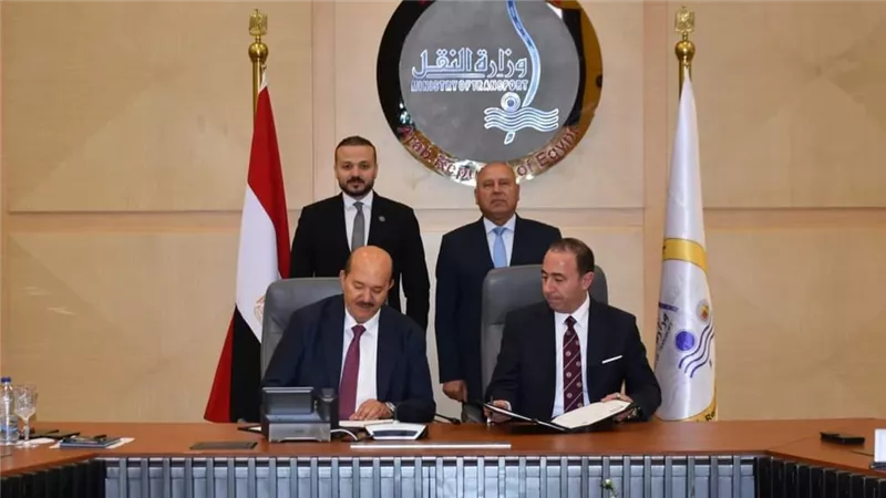 وزير النقل يشهد توقيع مذكرة تفاهم لانشاء أول مشروع من نوعه فى مصر لتخريد السفن 