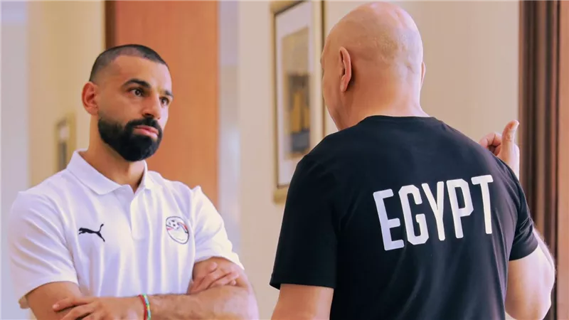 سعيد بوجوده بالمعسكر.. حسام حسن: سترون محمد صلاح بشكل جديد مع المنتخب