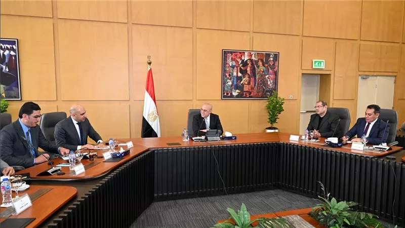 وزير الإسكان يترأس اجتماع اللجنة المختصة بوضع خطة عاجلة لتعظيم دور الهيئة العامة للتنمية السياحية