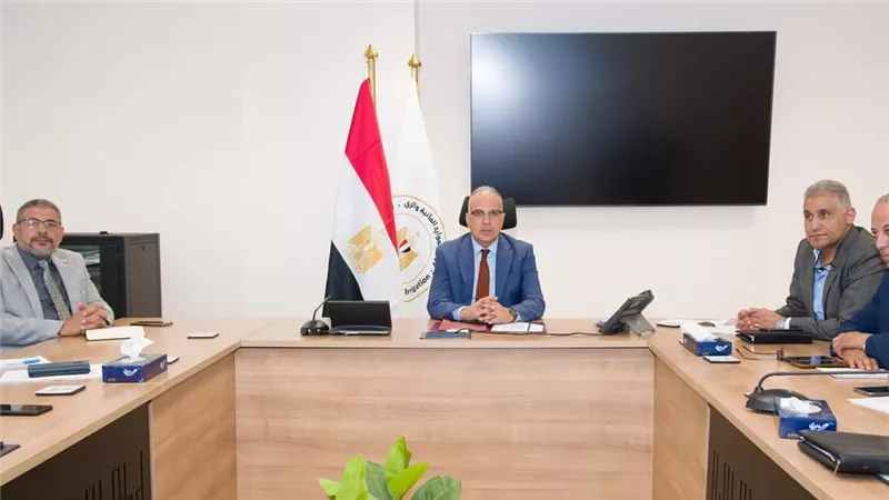 سويلم يتابع الخطوات التنفيذية للتحول للرى الحديث فى مزارع قصب السكر