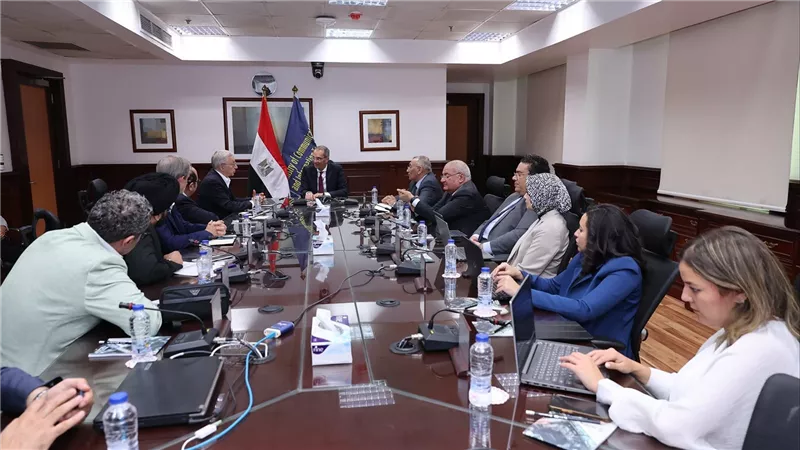 وزير الاتصالات يبحث مع مسؤولى شركة نوكيا العالمية خططها التوسعية فى تصنيع الهواتف المحمولة فى مصر 