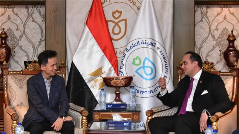 رئيس الرعاية الصحية يبحث مع الرئيس التنفيذي لسامسونج مصر التعاون في مجالات تجهيزات المنشآت الصحية 