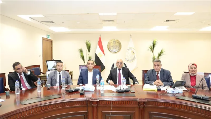 وزير التربية والتعليم يتابع انتظام سير لجان امتحانات الثانوية العامة من خلال غرفة العمليات المركزية بالوزارة