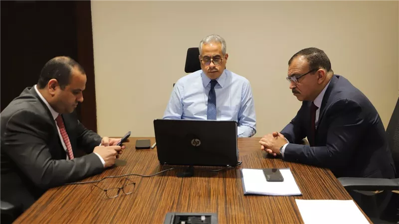 وزير العمل يُتَابِع تطوُّرَات مَشرُوع 
