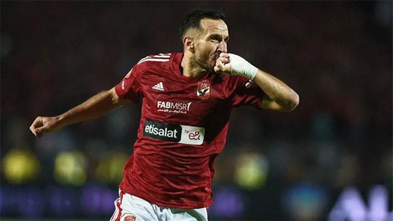 بعد أنباء رحيل معلول.. عمرو أديب: إحنا مستعدين نرحب به مع معلمين الزمالك