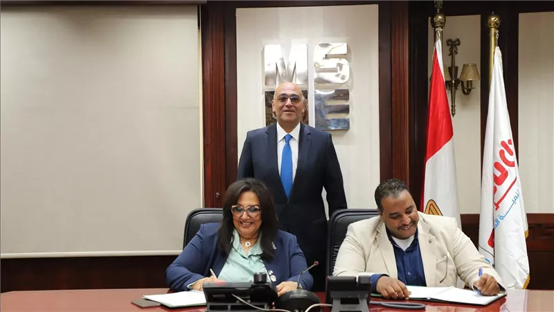 جهاز تنمية المشروعات يوقع عقد جديد للتمويل متناهي الصغر مع جمعية (المبادرة)