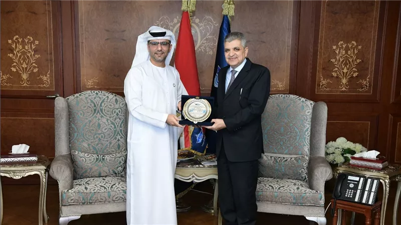 الفريق أسامة ربيع يلتقي العضو المنتدب لمجموعة موانئ أبو ظبي لبحث سبل التعاون المشترك