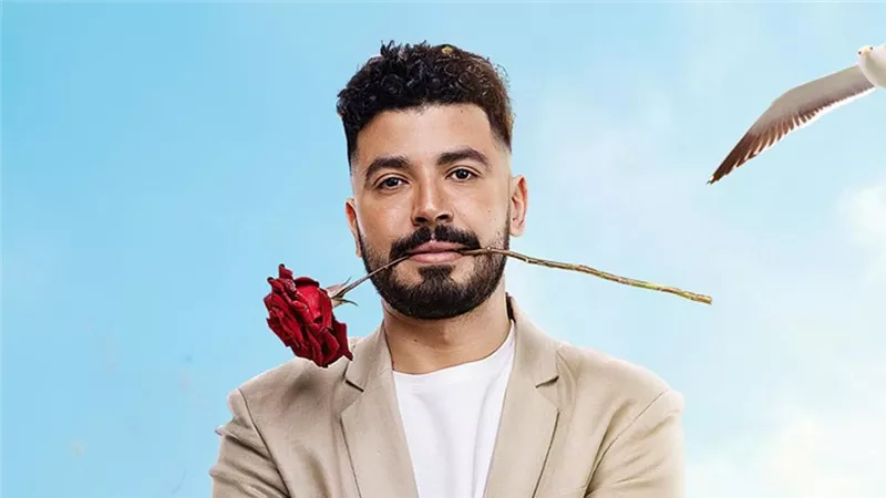 ربنا يكفينا شر ولاد رزق.. محمد أنور يروج لفيلم جوازة توكسيك