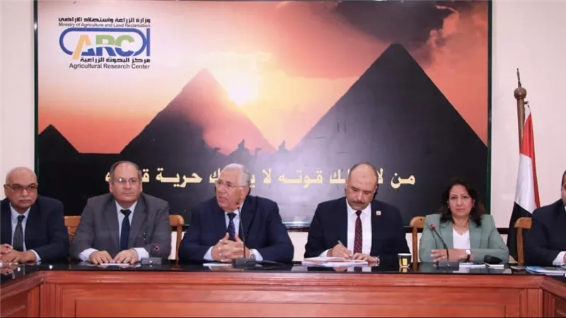 وزير الزراعة يتراس اجتماع لجنة التقاوى ويؤكد على توجيهات الرئيس بالتوسع في انتاج التقاوى المعتمدة عالية الجودة والإنتاجية 