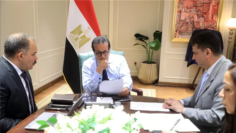 وزير الصحة  يوجه  بسرعة الانتهاء من المرحلة الثانية لميكنة منظومة تراخيص للمنشآت الطبية